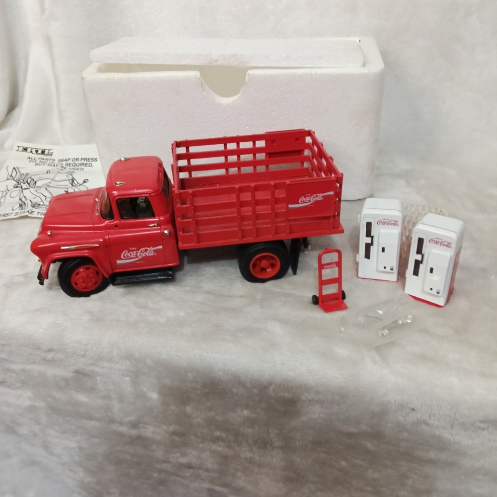 Ertl Coca-Cola 1957 Stake Truck Die-Cast Metal Model with Vending Machines 3156G - Picture 4 of 8